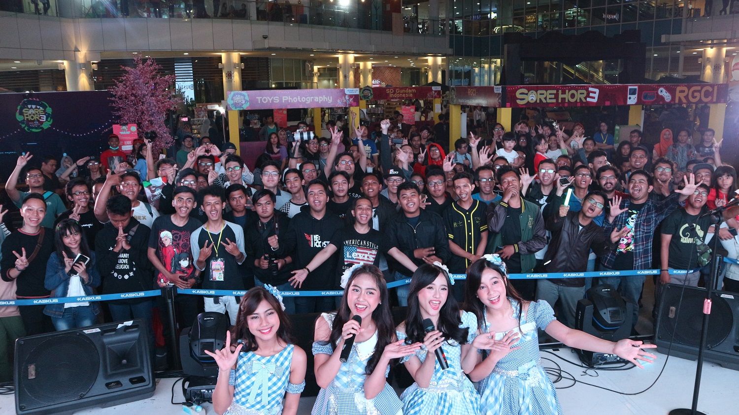 SORE HORE 3 - JKT48 Akustik Foto Bersama Para Penggemar Pasca Performance