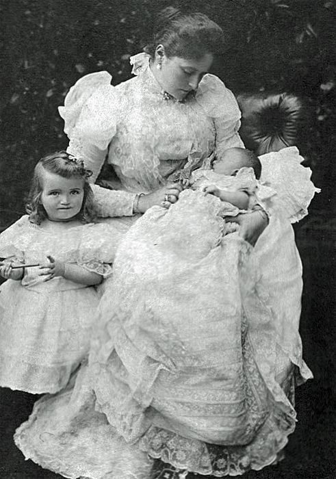 Alexandra with Olga and Tatiana, 1897 (700)